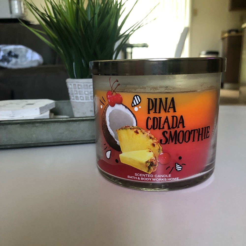 Bath and Body Works Pina Colada Smoothie Candle